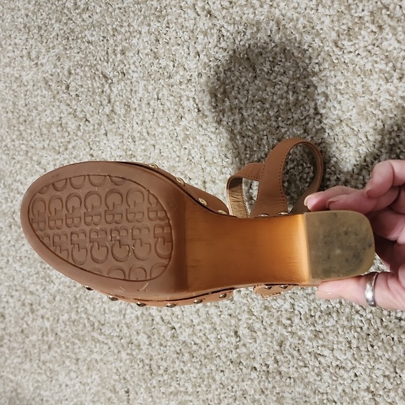 Heels - Picture 5 of 6